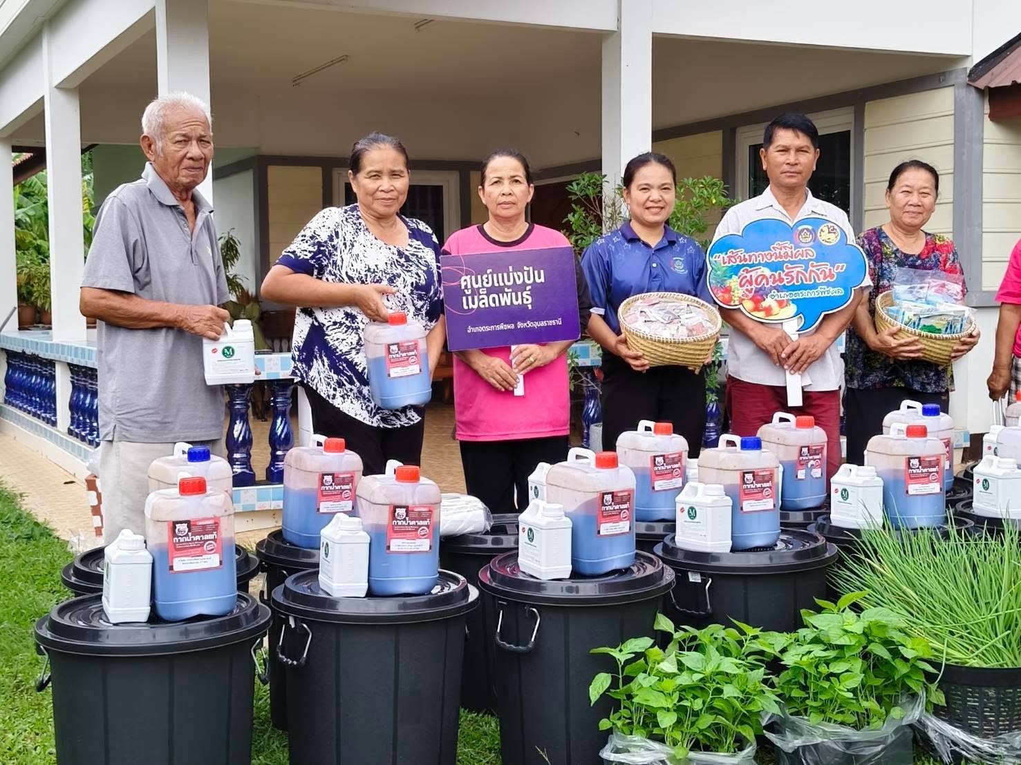พช.ตระการพืชผล ลงพื้นที่ขับเคลื่อนโครงการพัฒนาหมู่บ้านเศรษฐกิจพอเพียง เสริมสร้างความมั่นคงทางอาหารระดับครัวเรือน
