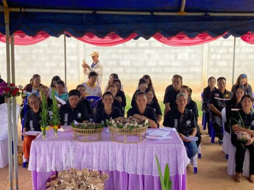 พช.ตระการพืชผล ร่วมต้อนรับคณะทำงานการพัฒนาเศรษฐกิจฐานรากและประชารัฐ (E3) ลงพื้นที่หนุนกลุ่ม "โคก หนอง นา โมเดล" อำเภอตระการพืชผล