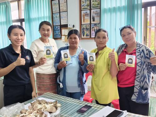 พช.ตระการพืชผล หนุนกลุ่มสตรีบ้านห้วยทีเหนือ ติวเข้มเขียนโครงการขอทุนหมุนเวียน หวังต่อยอดอาชีพ "เพาะเห็ด" สร้างรายได้ยั่งยืน